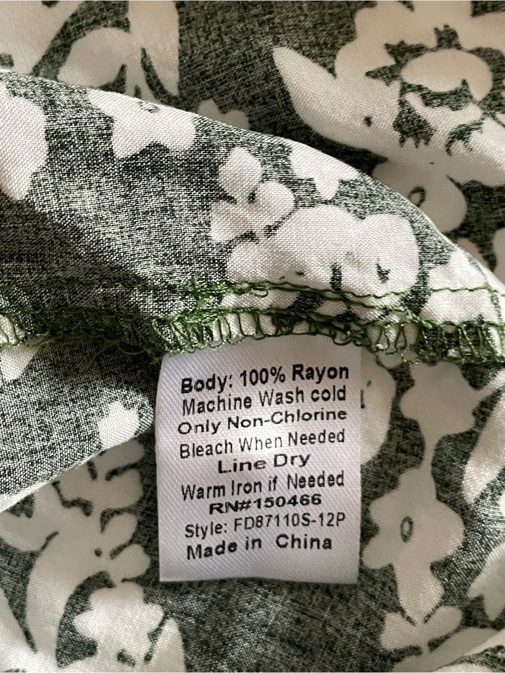 Floral V-Neck Green & White Women's Top Three quarter sleeves Plus 2X - Picture 4 of 8